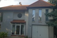 MASZKÓW – przestronny dom o pow. 250 m2 z dużym pełnym drzew ogrodem.